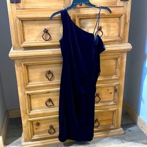 Vince Camuto size 6 one shoulder dress.
